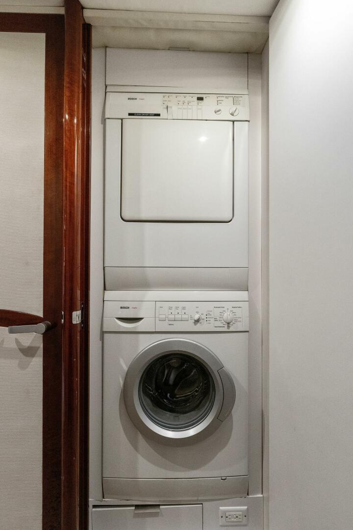 Slide: The Image of Lazzara Yachts 80 2004 - 4083831