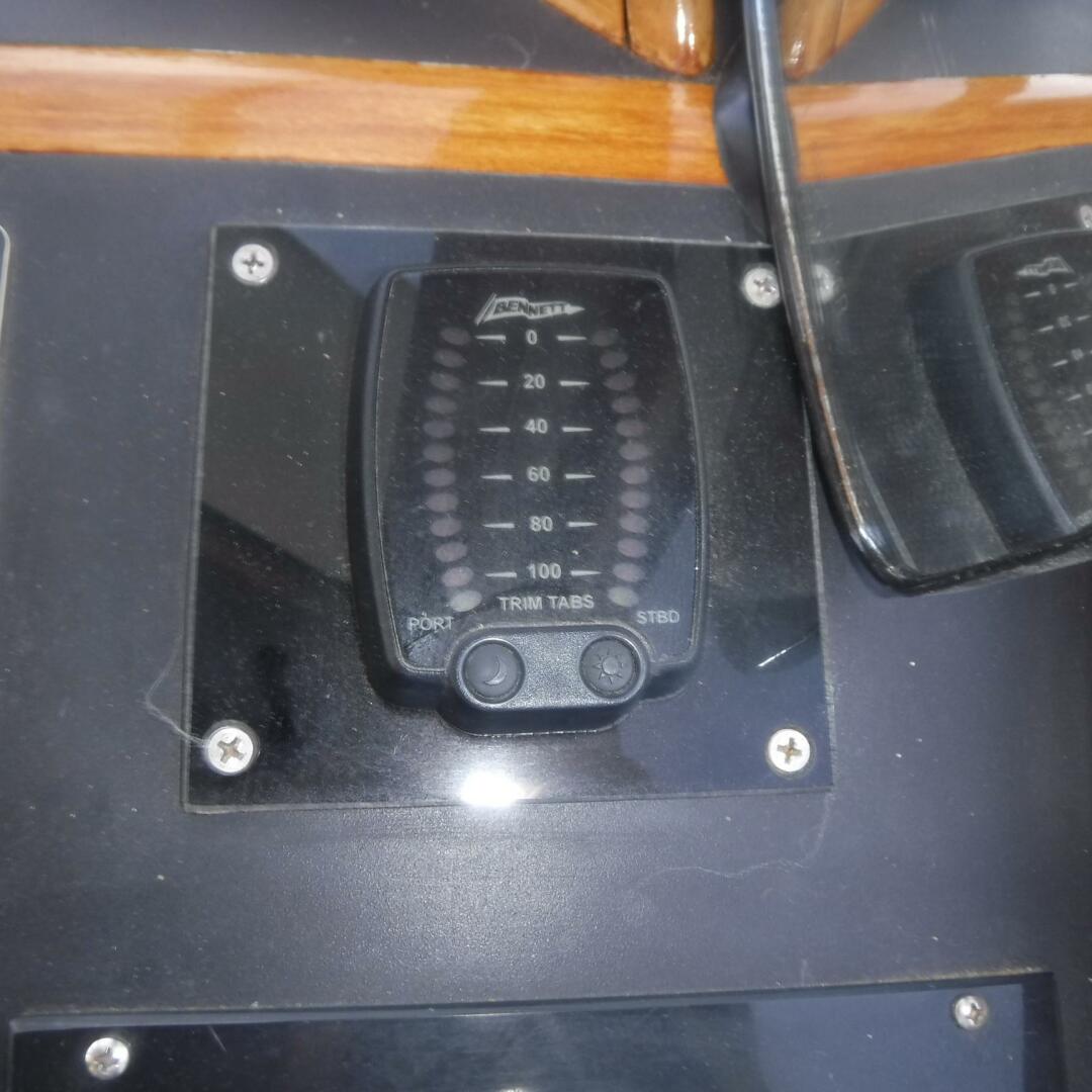 Slide: The Image of Legacy Flybridge Sedan 1998 - 4864407