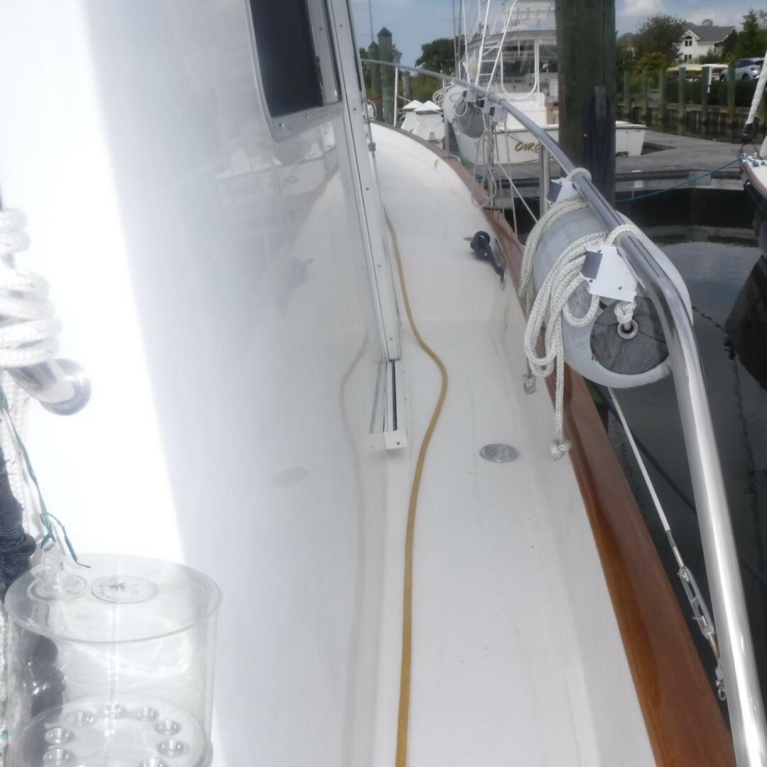Slide: The Image of Legacy Flybridge Sedan 1998 - 4864456