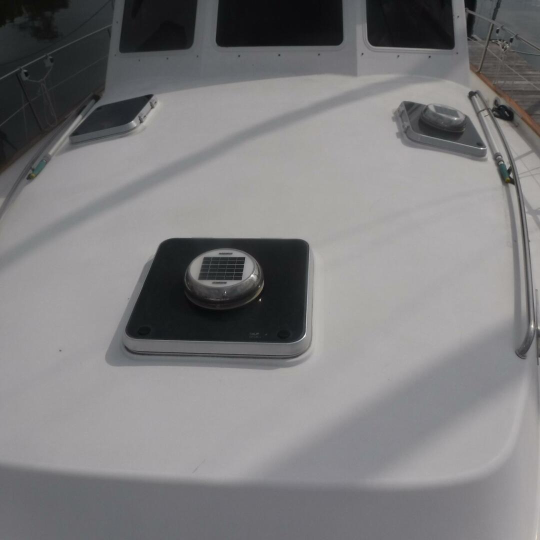 Slide: The Image of Legacy Flybridge Sedan 1998 - 4864462