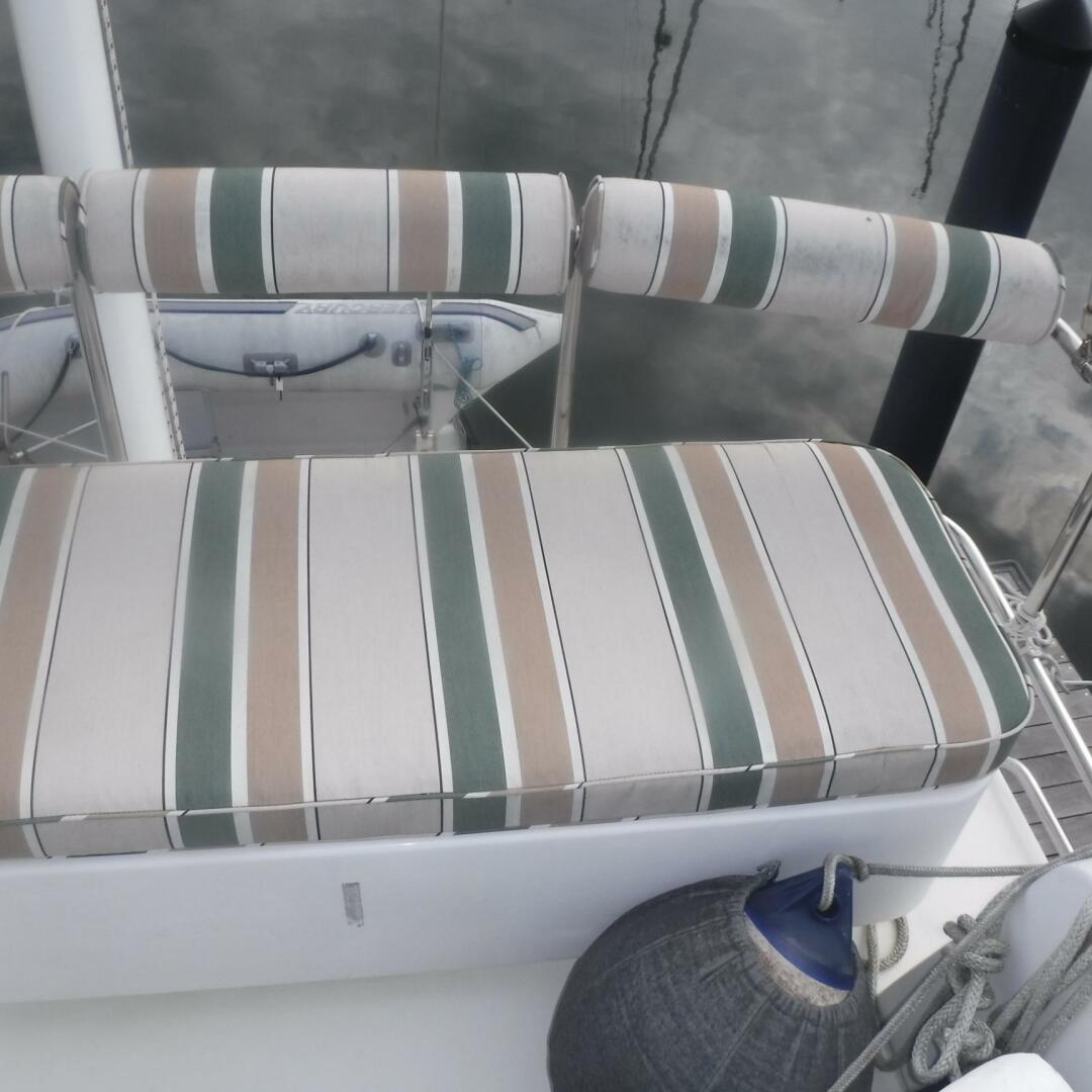 Slide: The Image of Legacy Flybridge Sedan 1998 - 4864468