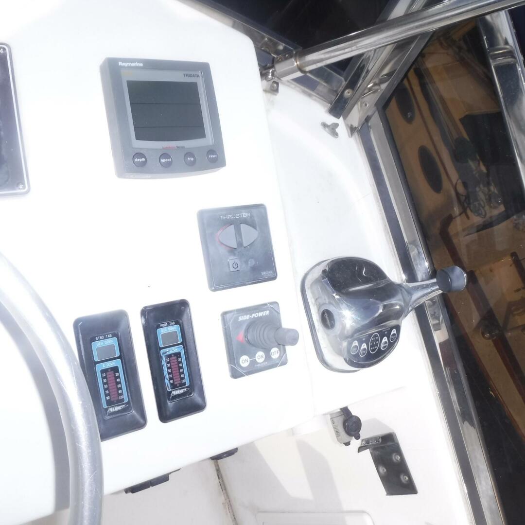 Slide: The Image of Legacy Flybridge Sedan 1998 - 4864473