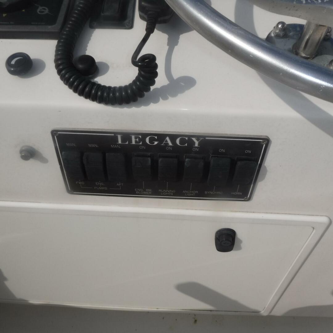 Slide: The Image of Legacy Flybridge Sedan 1998 - 4864476