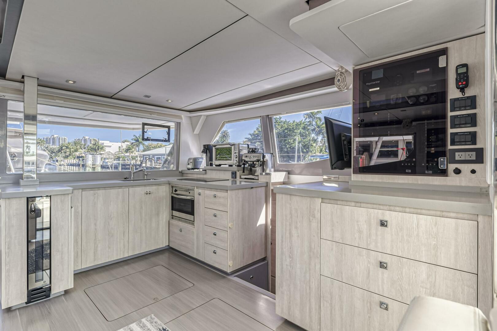 Slide: The Image of Leopard 45 2019 - 5257645