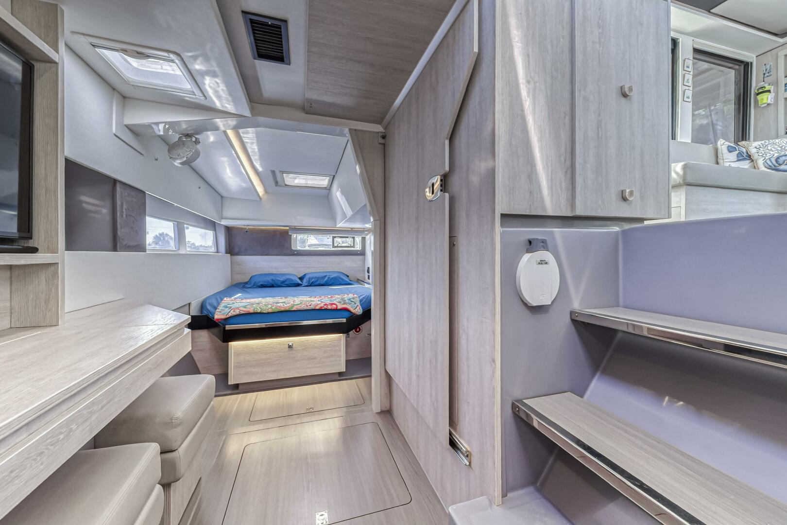 Slide: The Image of Leopard 45 2019 - 5257658