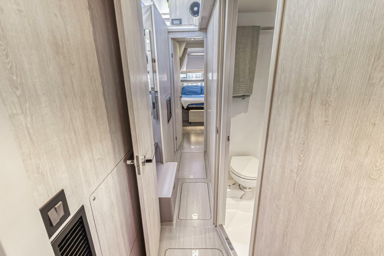 Slide: The Image of Leopard 45 2019 - 5257680