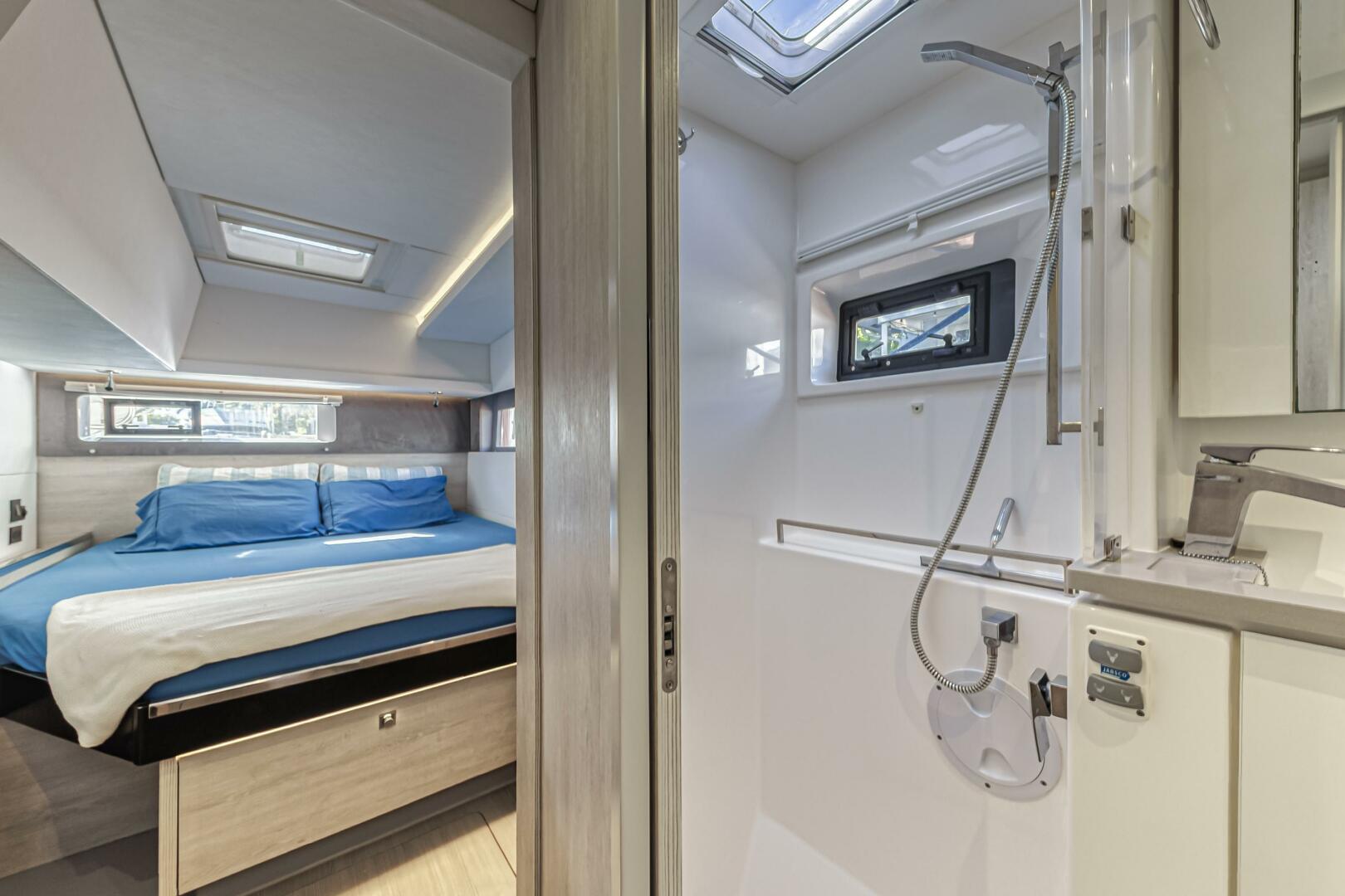 Slide: The Image of Leopard 45 2019 - 5257685