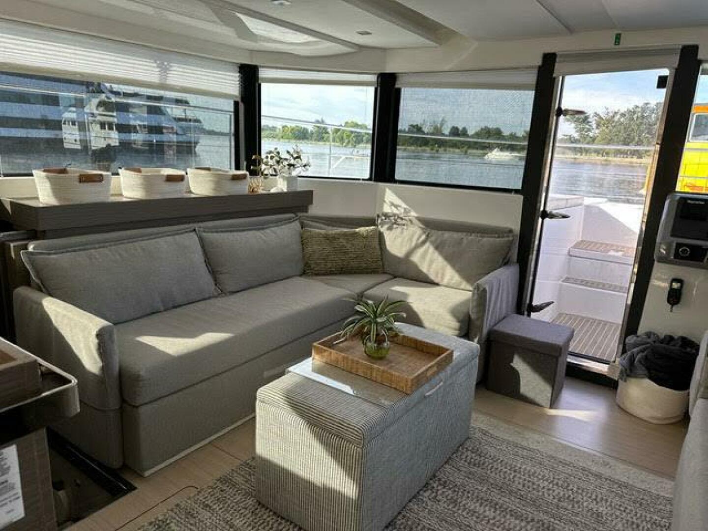 Slide: The Image of Leopard 46 PC 2023 - 5641361