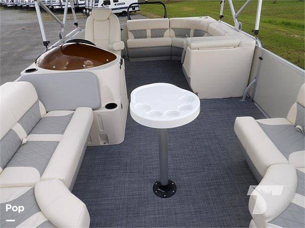 Slide: The Image of Lexington 321 S 2023 - 15355146