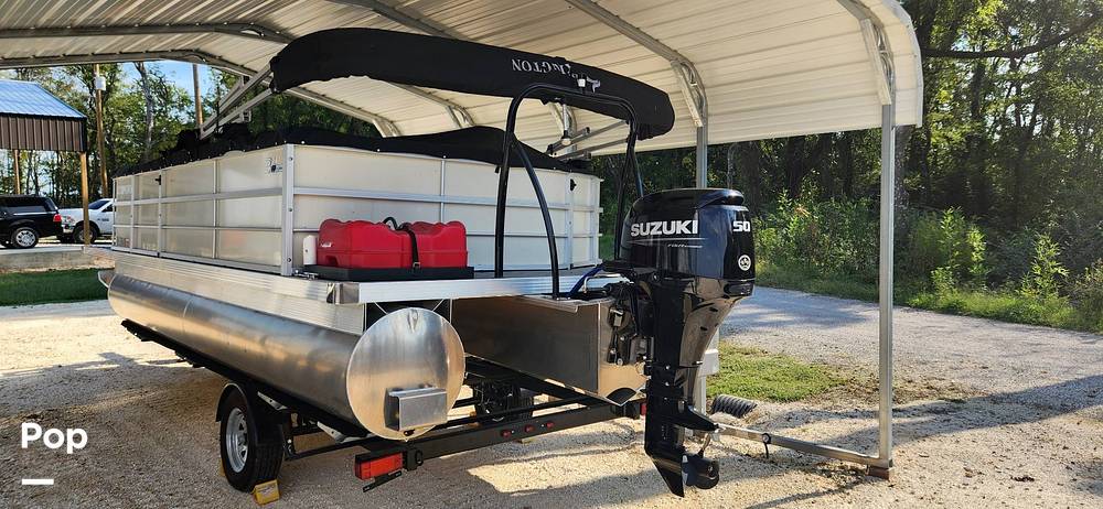 Slide: The Image of Lexington 321 S 2023 - 15355147