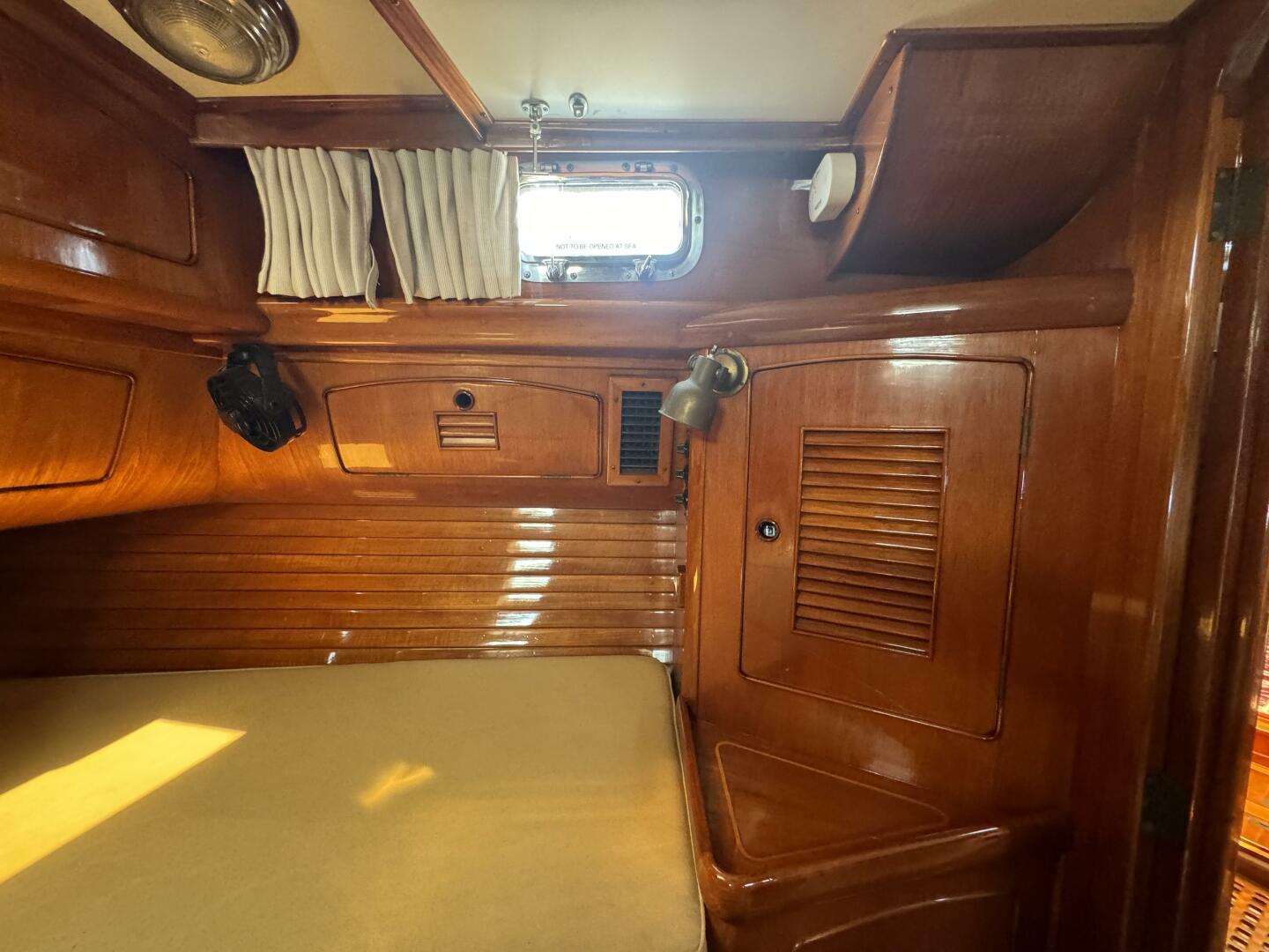 Slide: The Image of Little Harbor 46 Center Cockpit 1986 - 4924891
