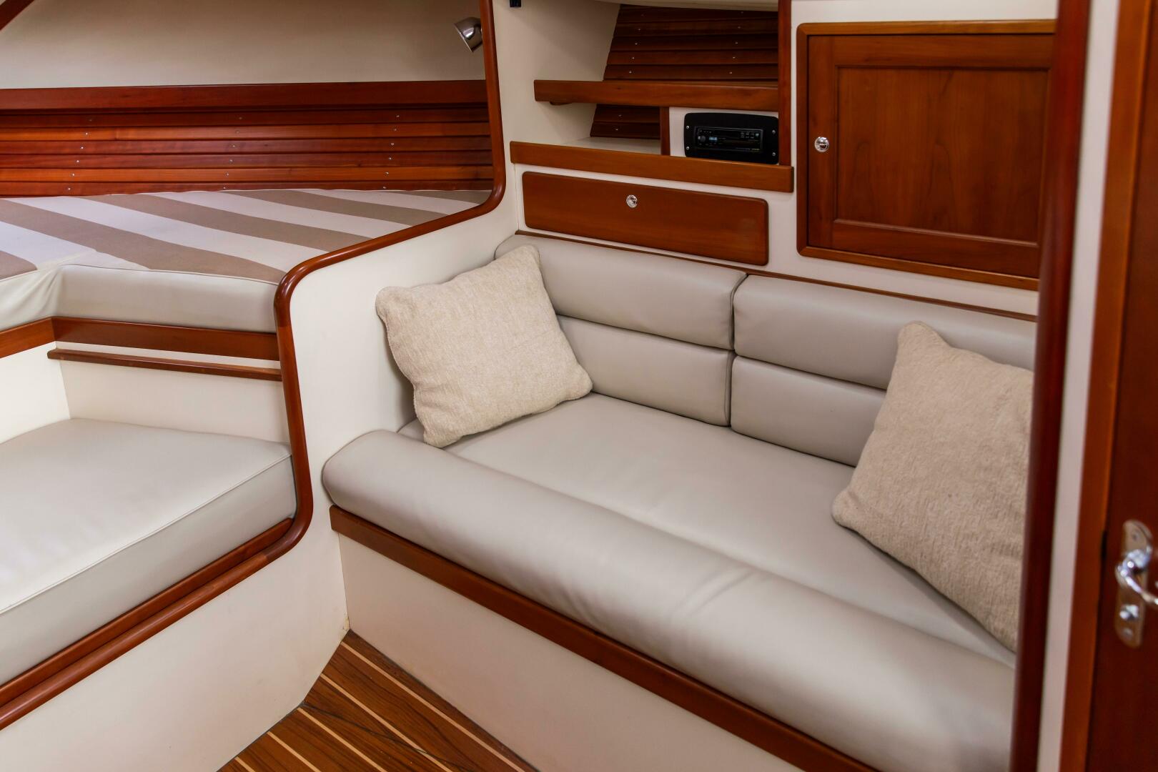 Slide: The Image of Little Harbor Whisper Jet 34 2001 - 4973906