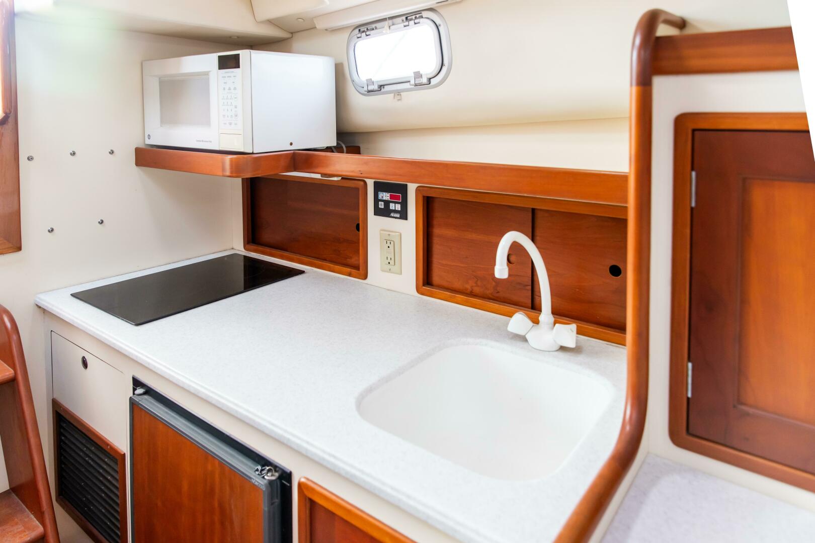 Slide: The Image of Little Harbor Whisper Jet 34 2001 - 4973964