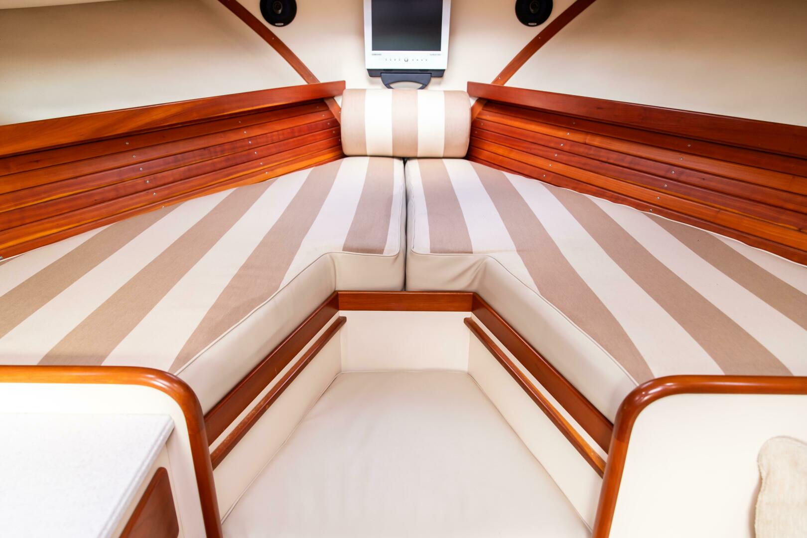 Slide: The Image of Little Harbor Whisper Jet 34 2001 - 4973892