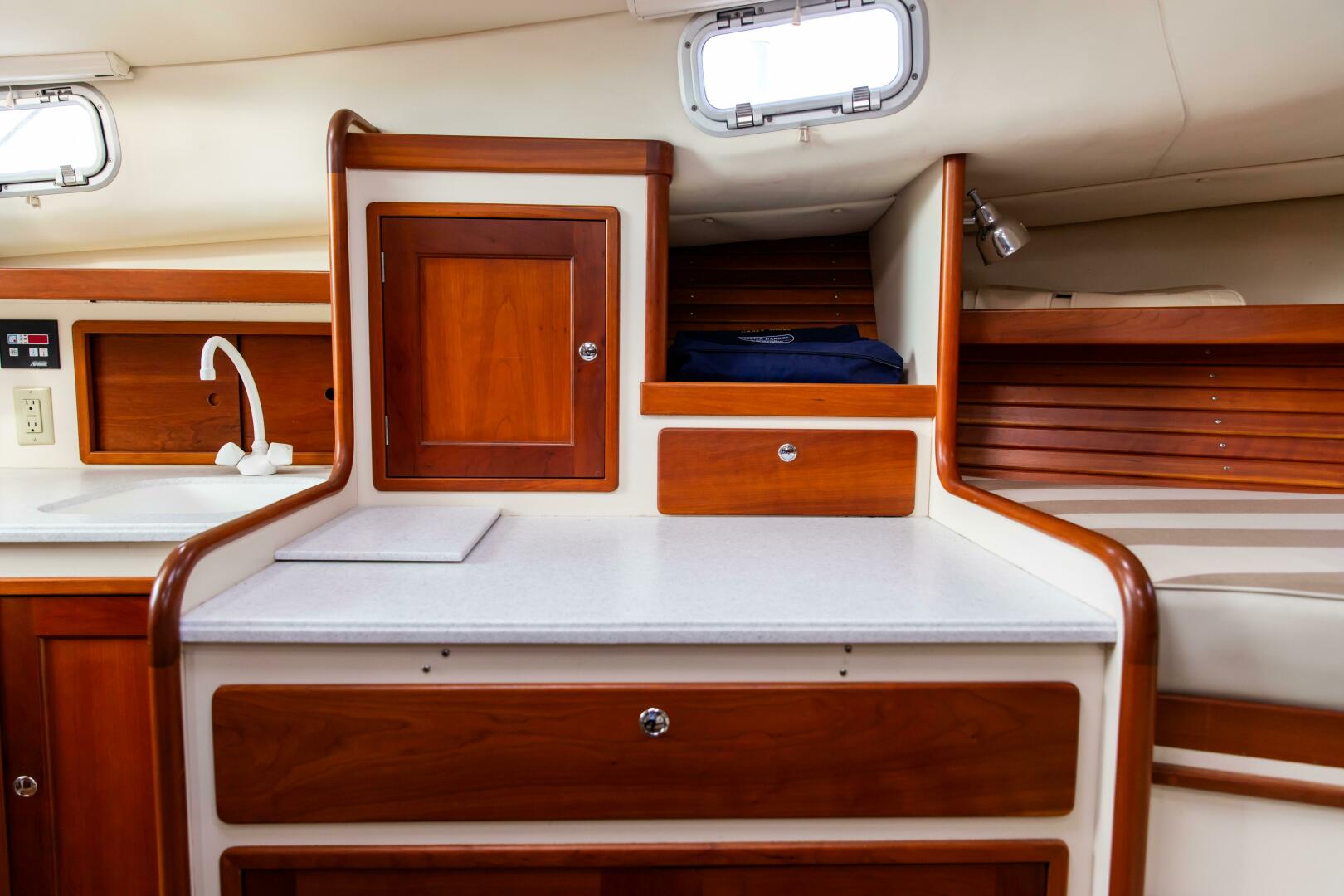 Slide: The Image of Little Harbor Whisper Jet 34 2001 - 4973900