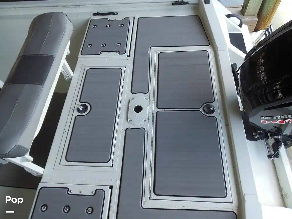 Slide: The Image of Leaning Post/compartment Storage/live Well/ Bait Well - 14494148