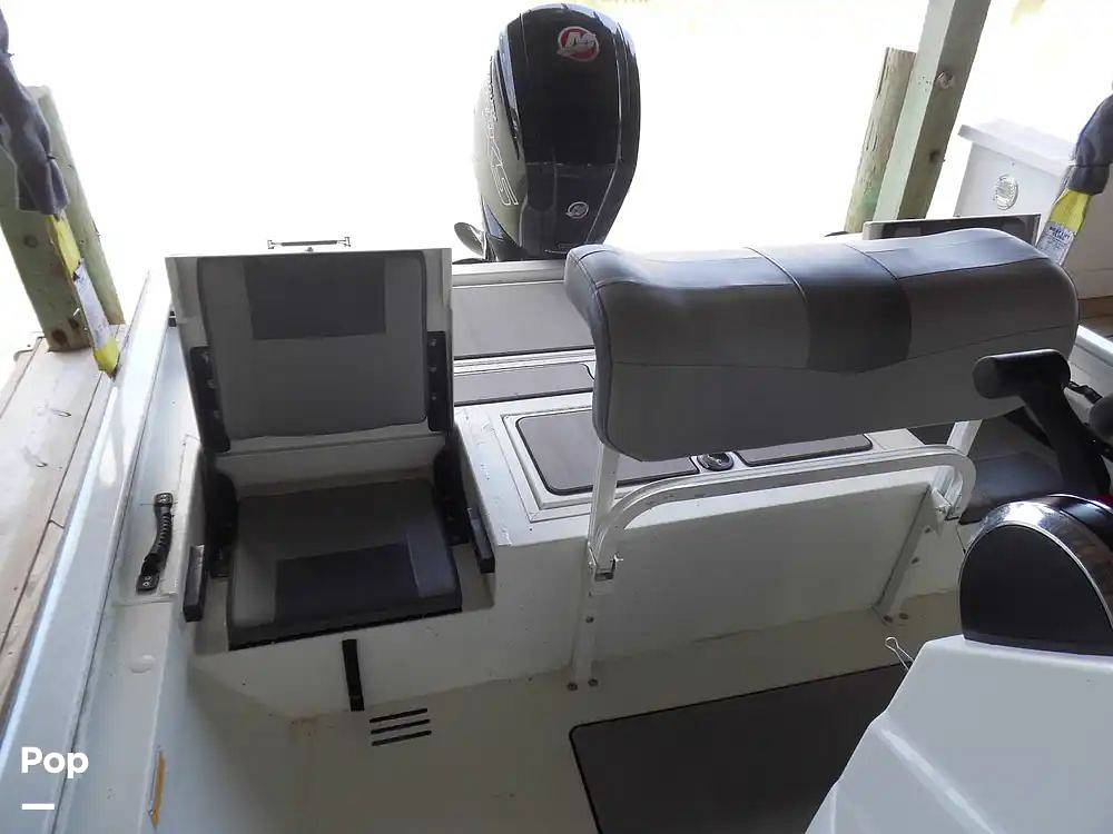 Slide: The Image of Flip Down Seats/leaning Post - 14494163