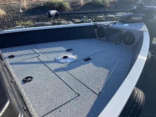 Slide: The Image of 2024 Lund 1650 Angler Sport boat deck with Minn Kota trolling motor. - 6