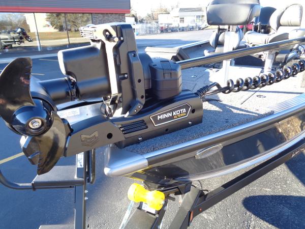 Slide: The Image of 2024 Lund 1875 Pro Guide boat with Minn Kota trolling motor. - 29