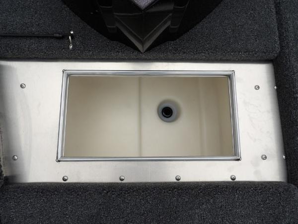 Slide: The Image of Livewell compartment of 2024 Lund 2075 Pro-V Bass XS boat. - 39