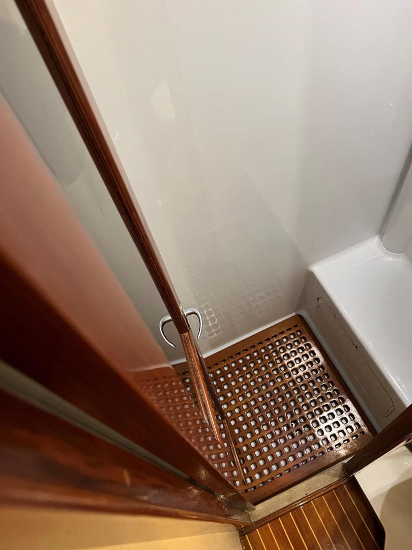 Slide: The Image of Guest Shower     - 40