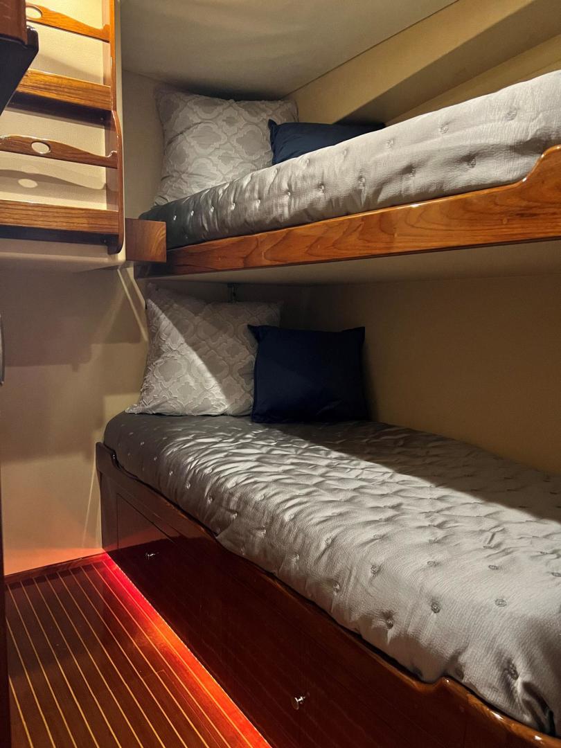 Slide: The Image of Port Cabin    - 42