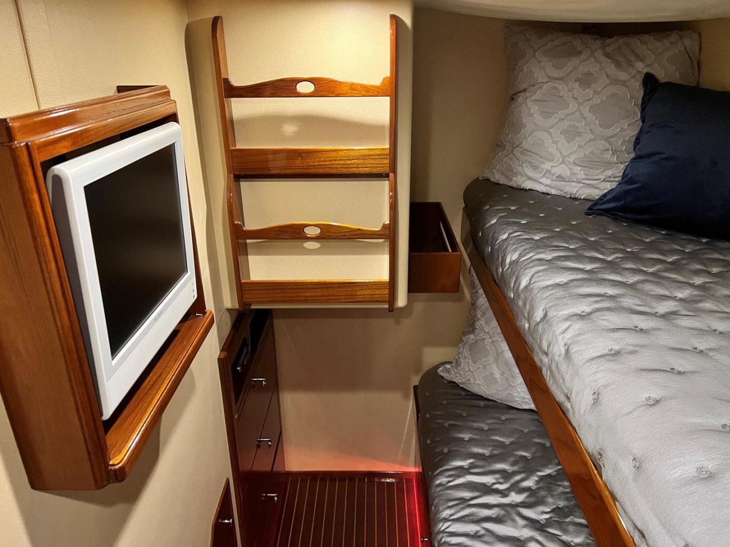 Slide: The Image of Port Cabin     - 43