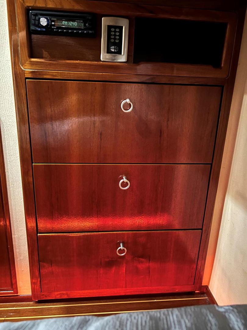 Slide: The Image of Port Cabin    - 44