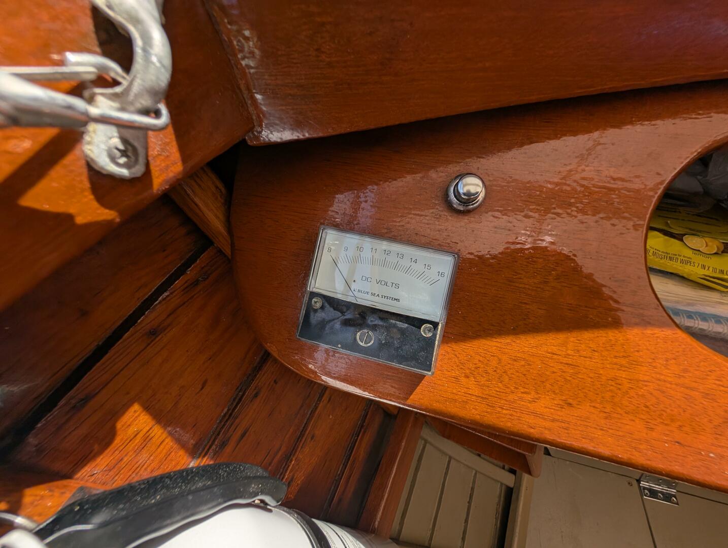 Slide: The Image of 21 Volt Meter - 5255573