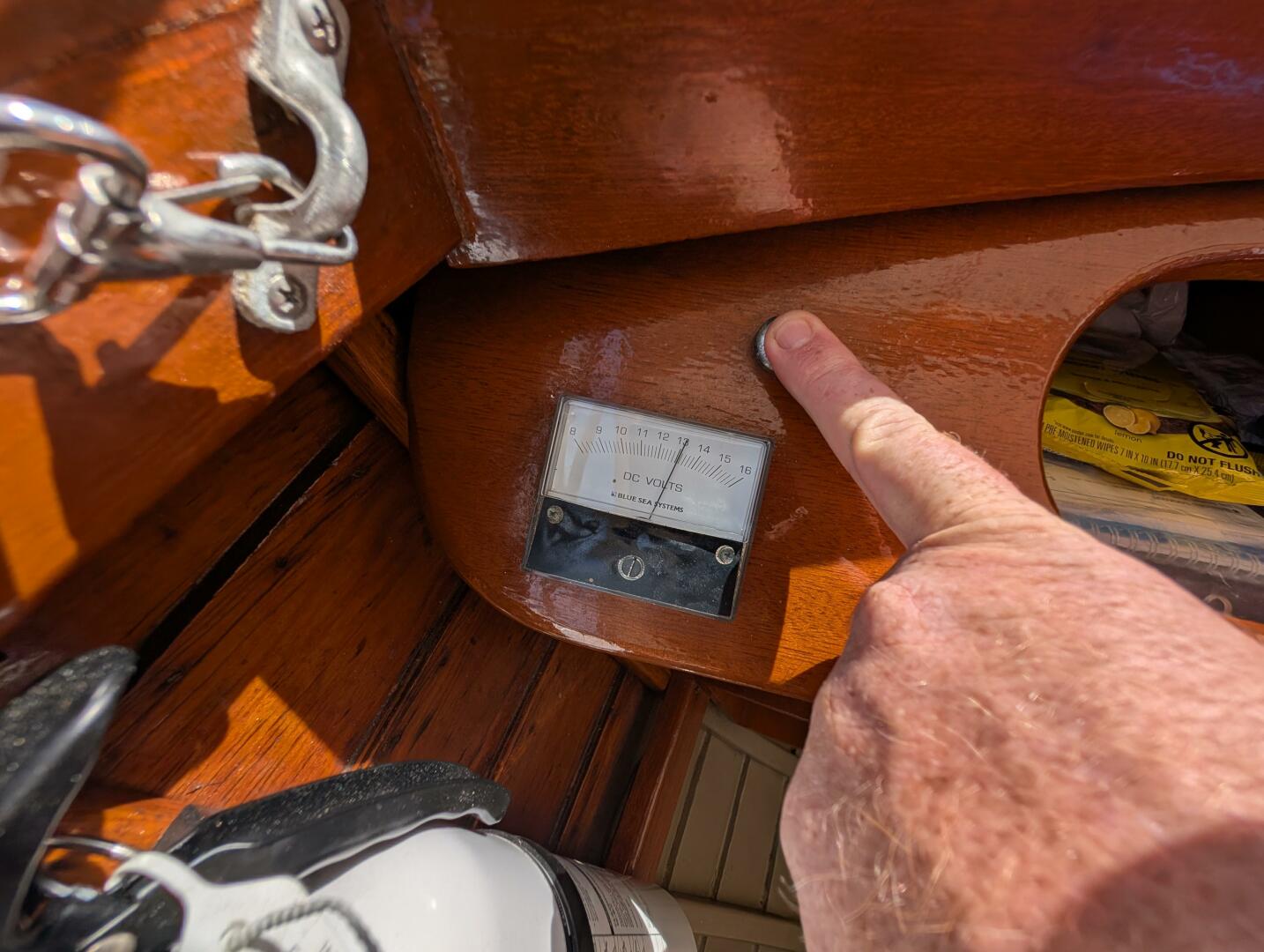 Slide: The Image of 22 Voltmeter On - 5255574