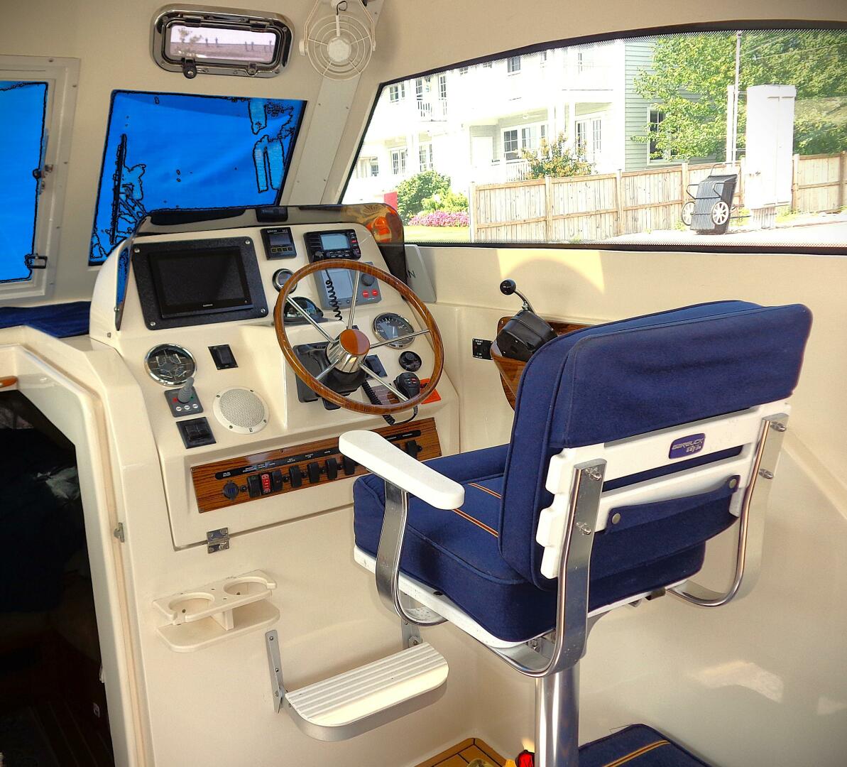 Slide: The Image of Mainship 30 Rum Runner II 2005 - 4590657