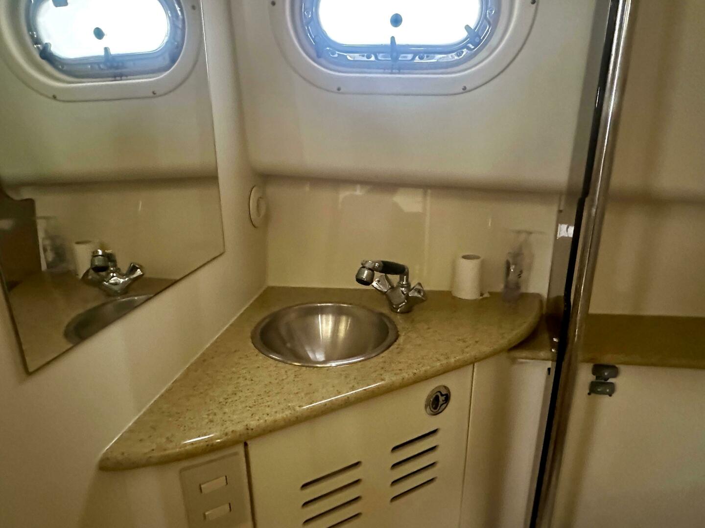 Slide: The Image of Mainship 31 Pilot Sedan 2009 - 5122106