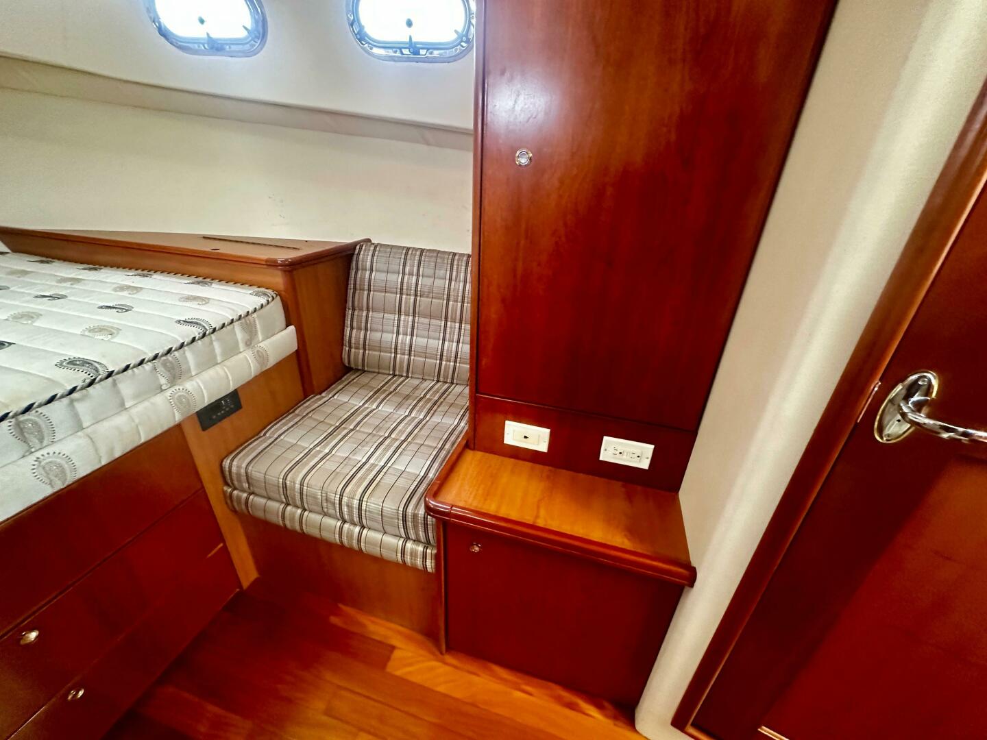 Slide: The Image of Mainship 31 Pilot Sedan 2009 - 5122108