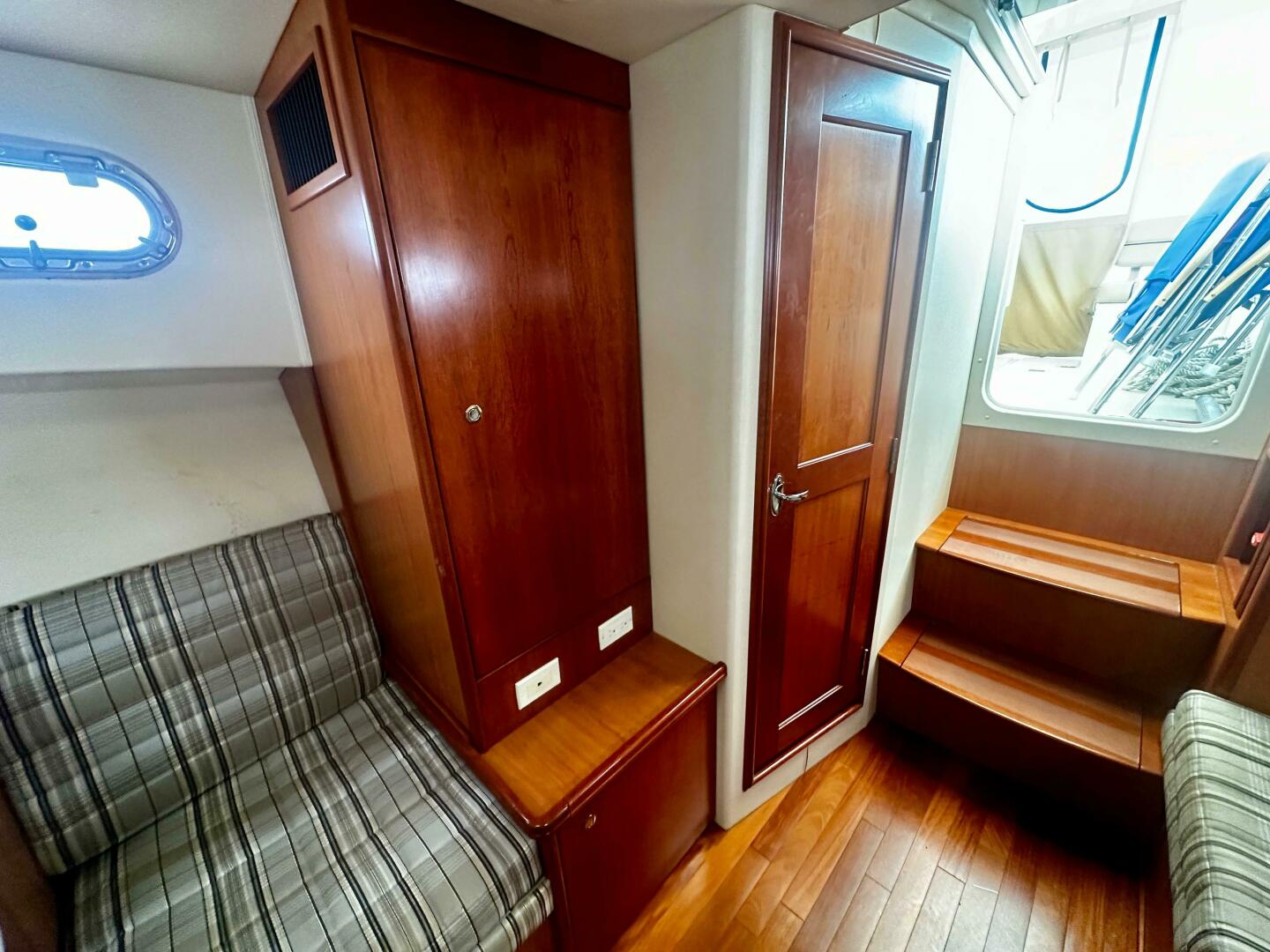Slide: The Image of Mainship 31 Pilot Sedan 2009 - 5122109