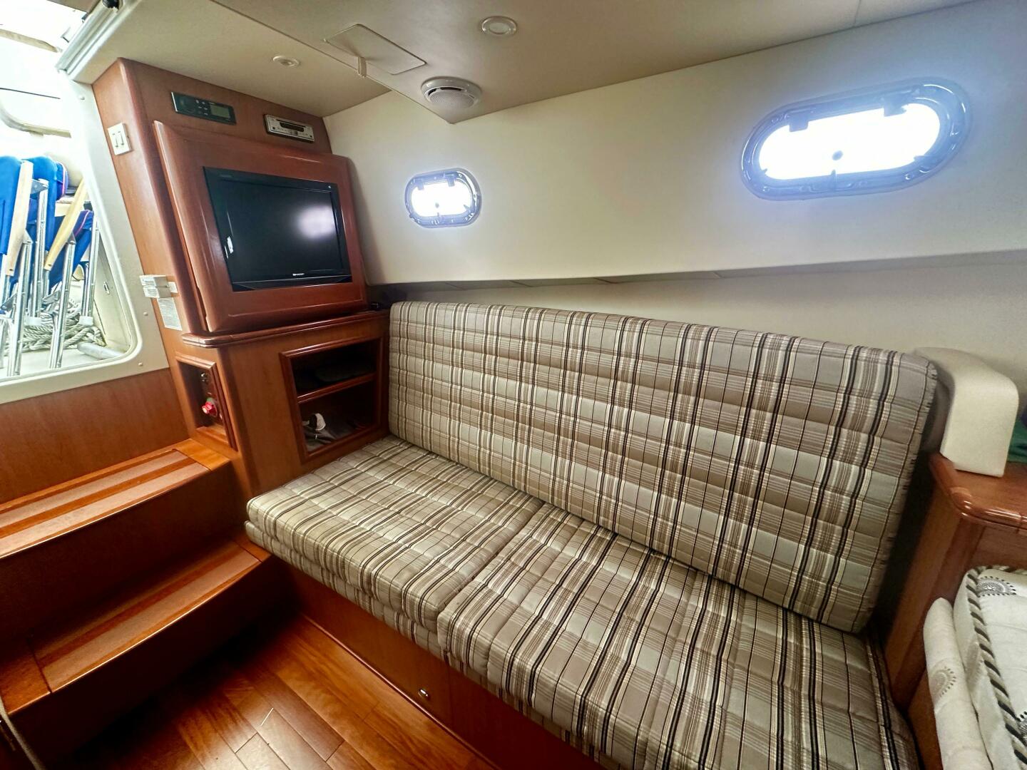 Slide: The Image of Mainship 31 Pilot Sedan 2009 - 5122110