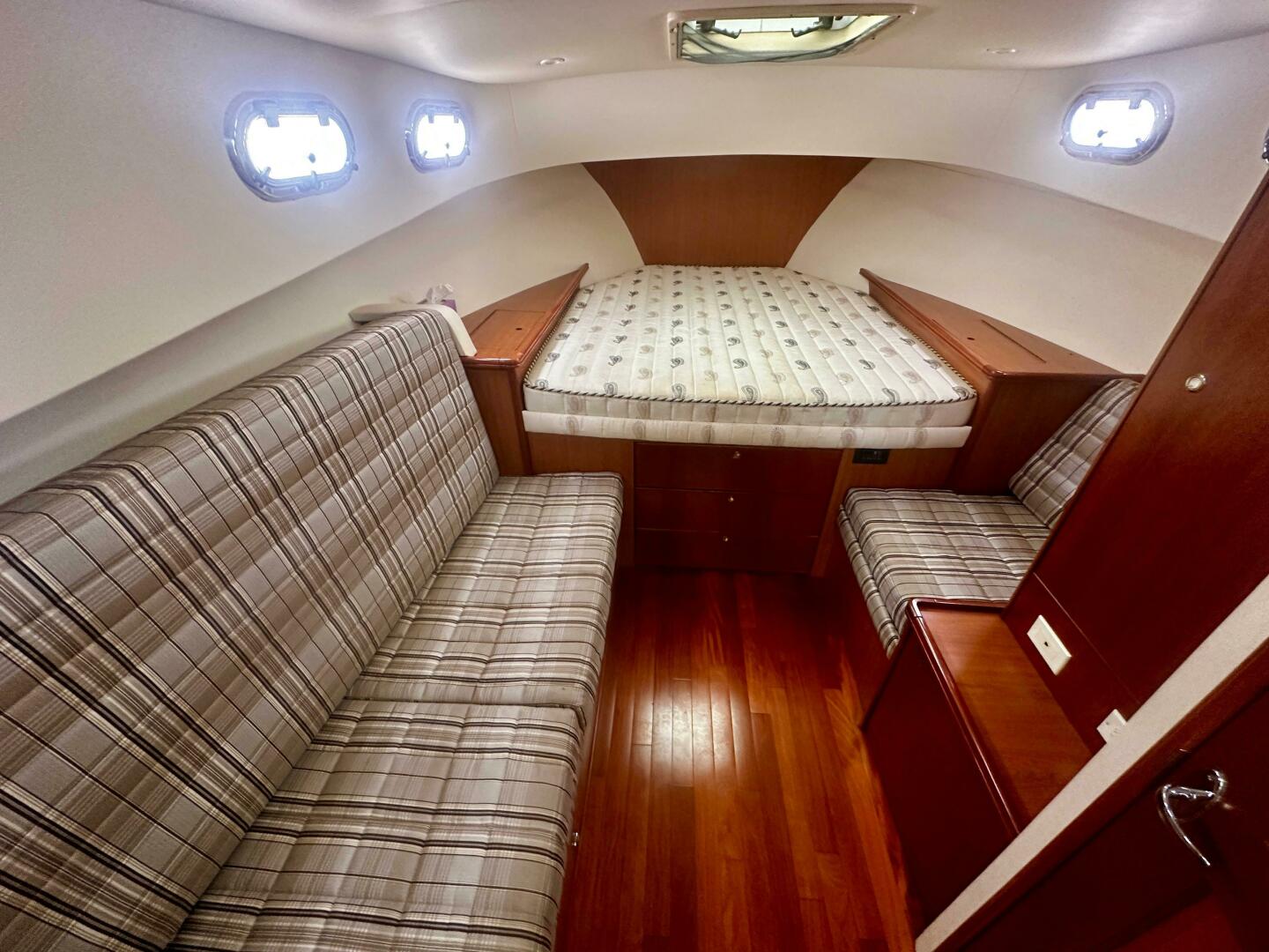 Slide: The Image of Mainship 31 Pilot Sedan 2009 - 5122111