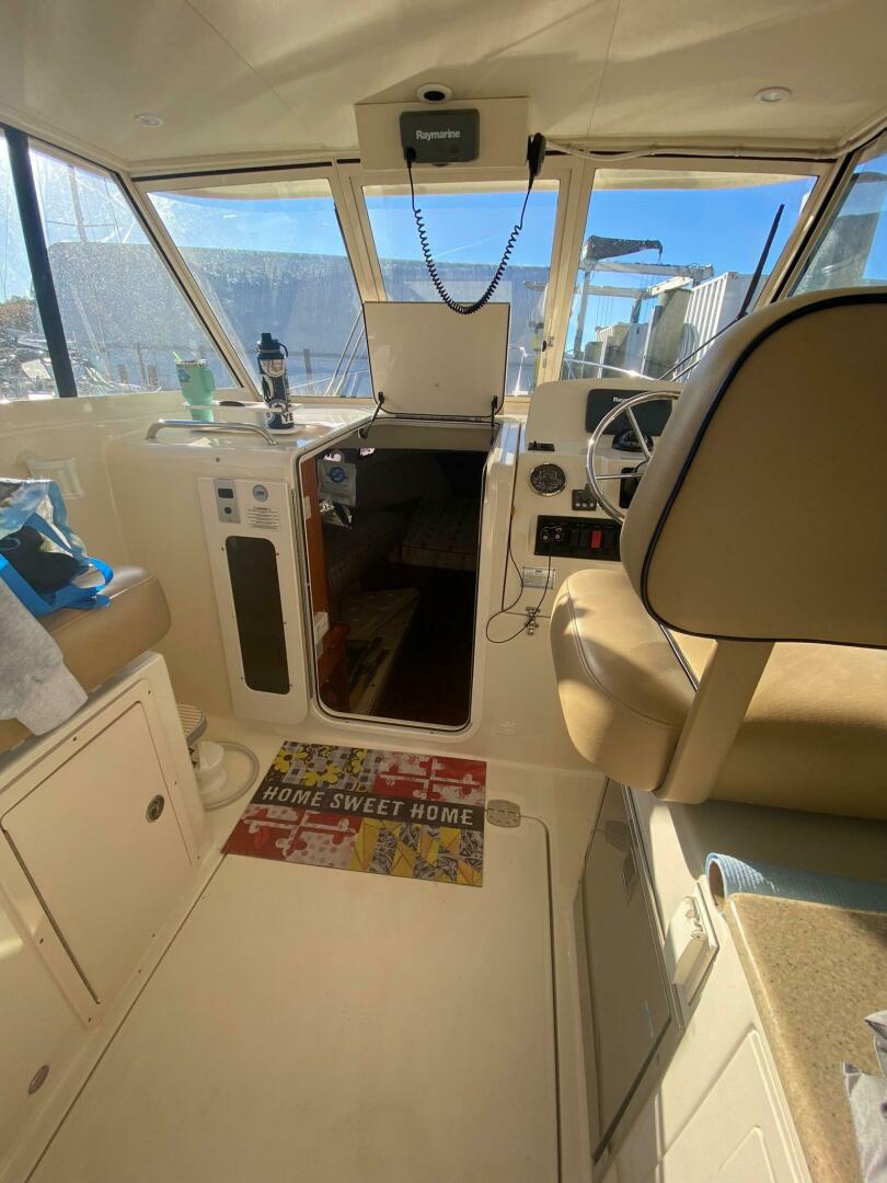 Slide: The Image of Mainship 31 Pilot Sedan 2009 - 5122093