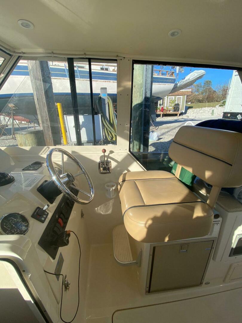 Slide: The Image of Mainship 31 Pilot Sedan 2009 - 5122094