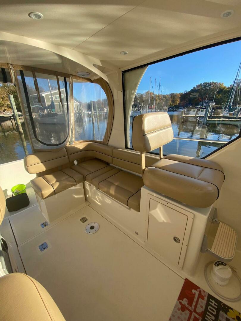 Slide: The Image of Mainship 31 Pilot Sedan 2009 - 5122096
