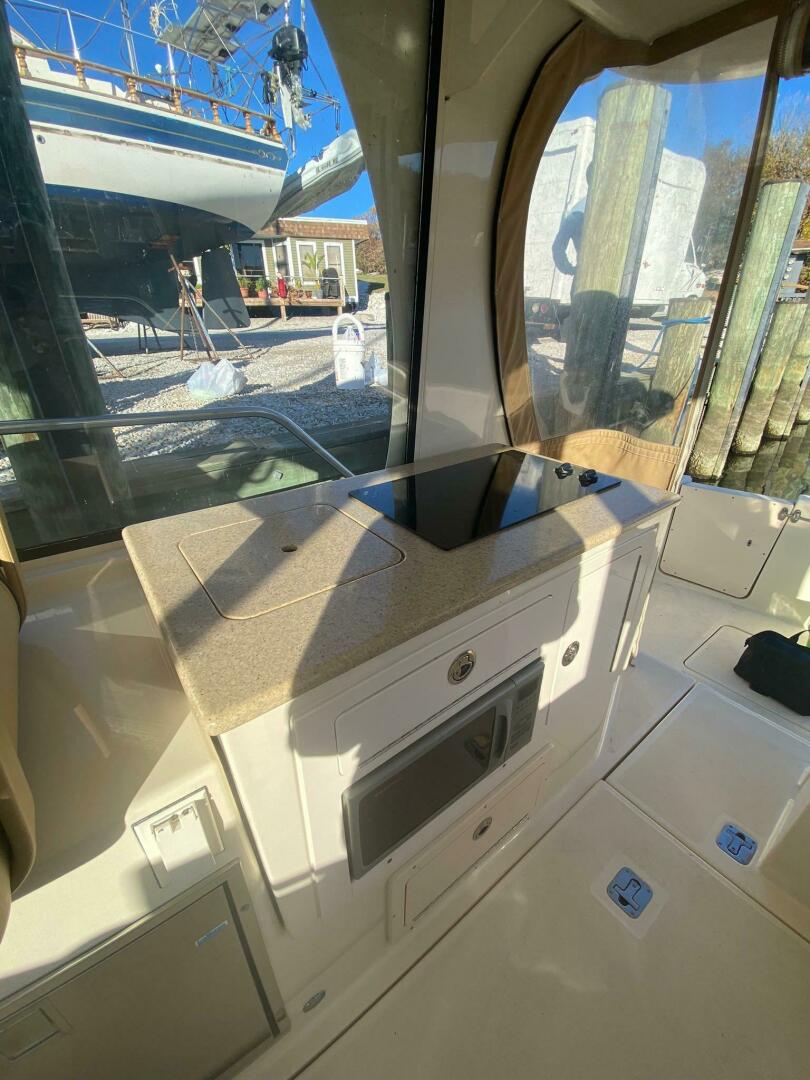 Slide: The Image of Mainship 31 Pilot Sedan 2009 - 5122097