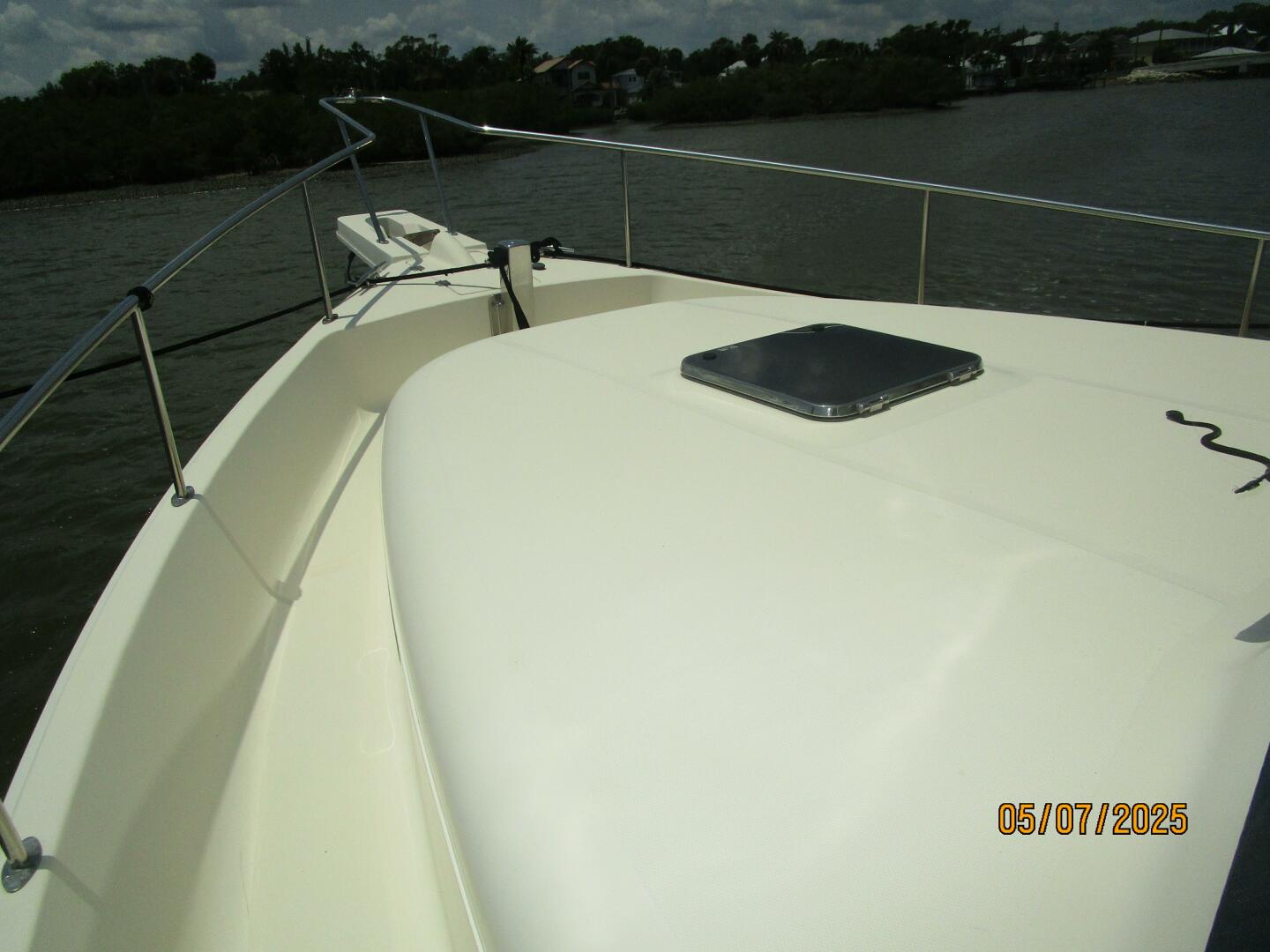 Slide: The Image of 34' Mainship foredeck1 - 5297652