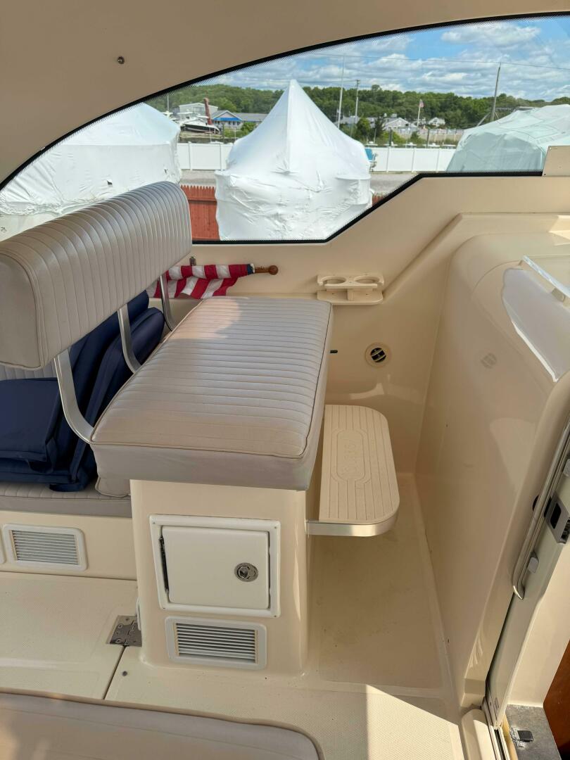 Slide: The Image of Mainship 34 Pilot 2004 - 5369197