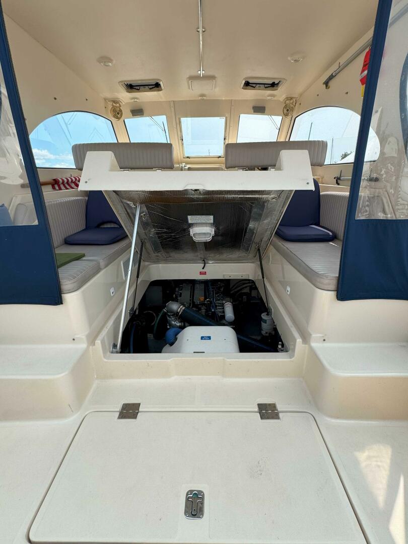 Slide: The Image of Mainship 34 Pilot 2004 - 5369193