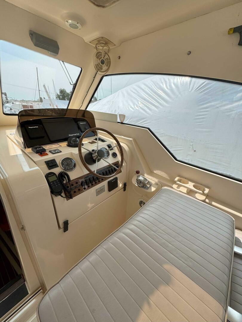 Slide: The Image of Mainship 34 Pilot 2004 - 5369195