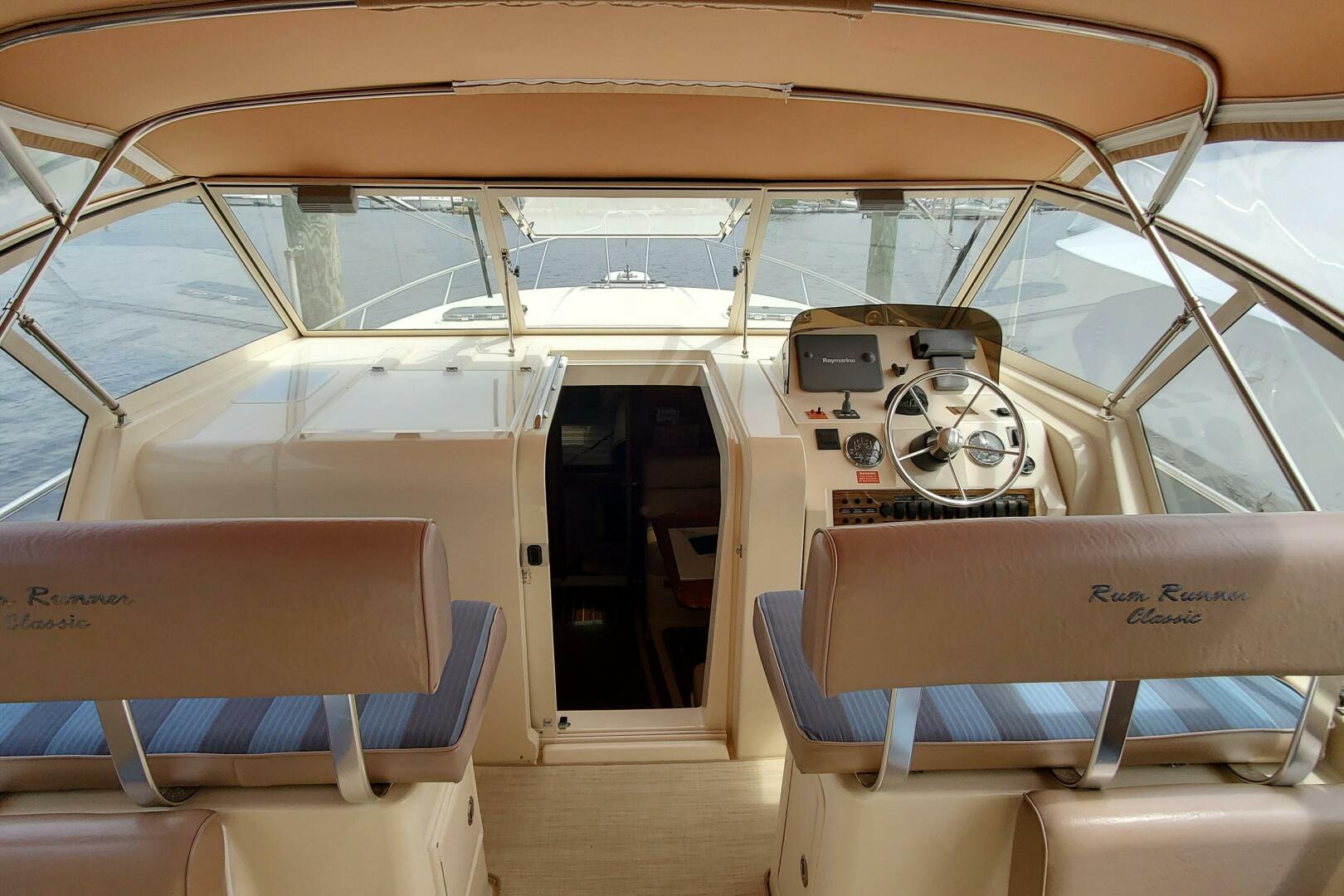 Slide: The Image of Mainship 34 Pilot Rum Runner Classic 2006 - 5320404
