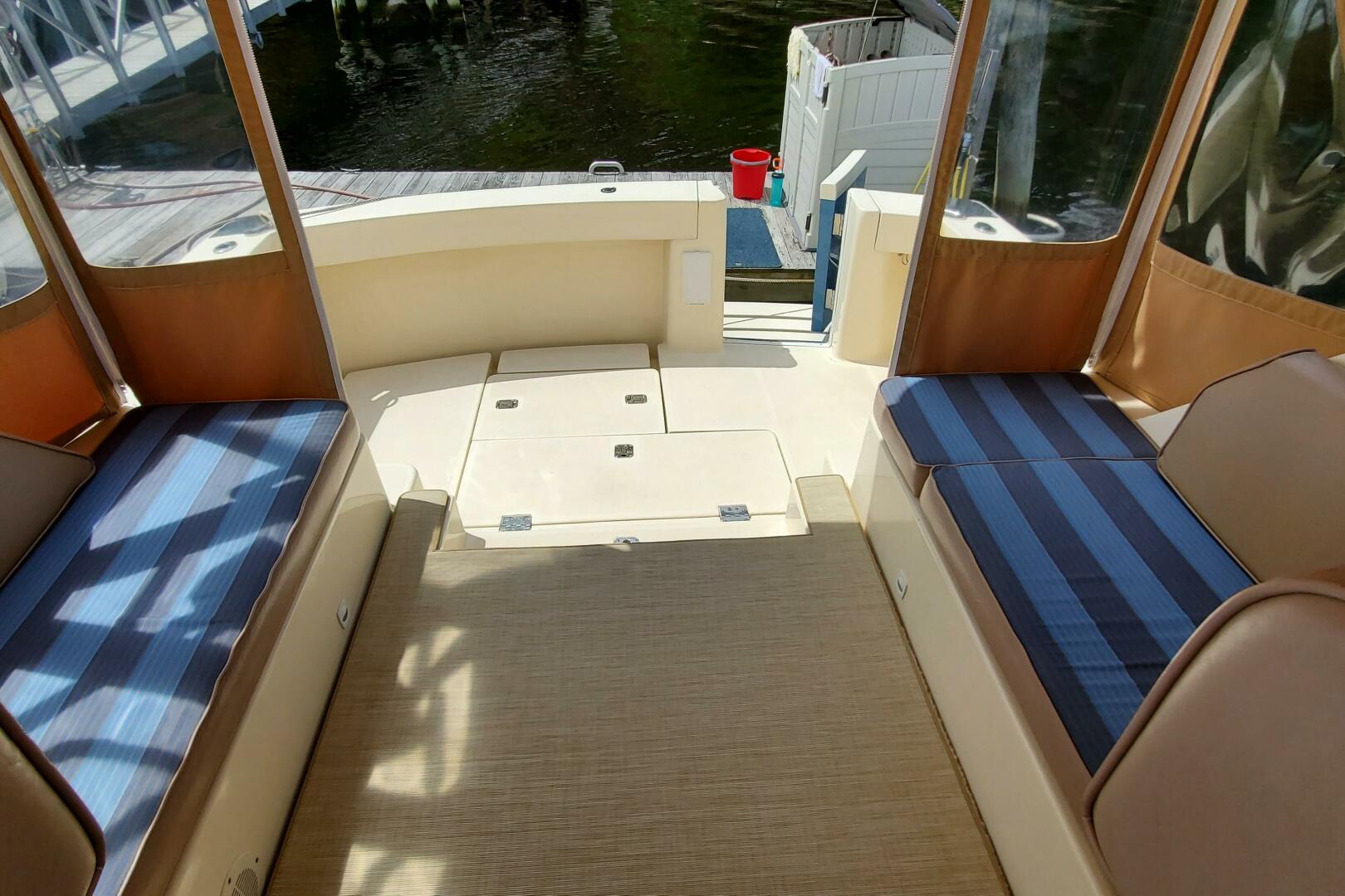 Slide: The Image of Mainship 34 Pilot Rum Runner Classic 2006 - 5320408