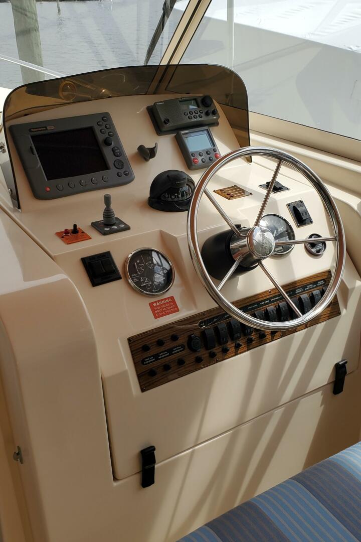 Slide: The Image of Mainship 34 Pilot Rum Runner Classic 2006 - 5320406