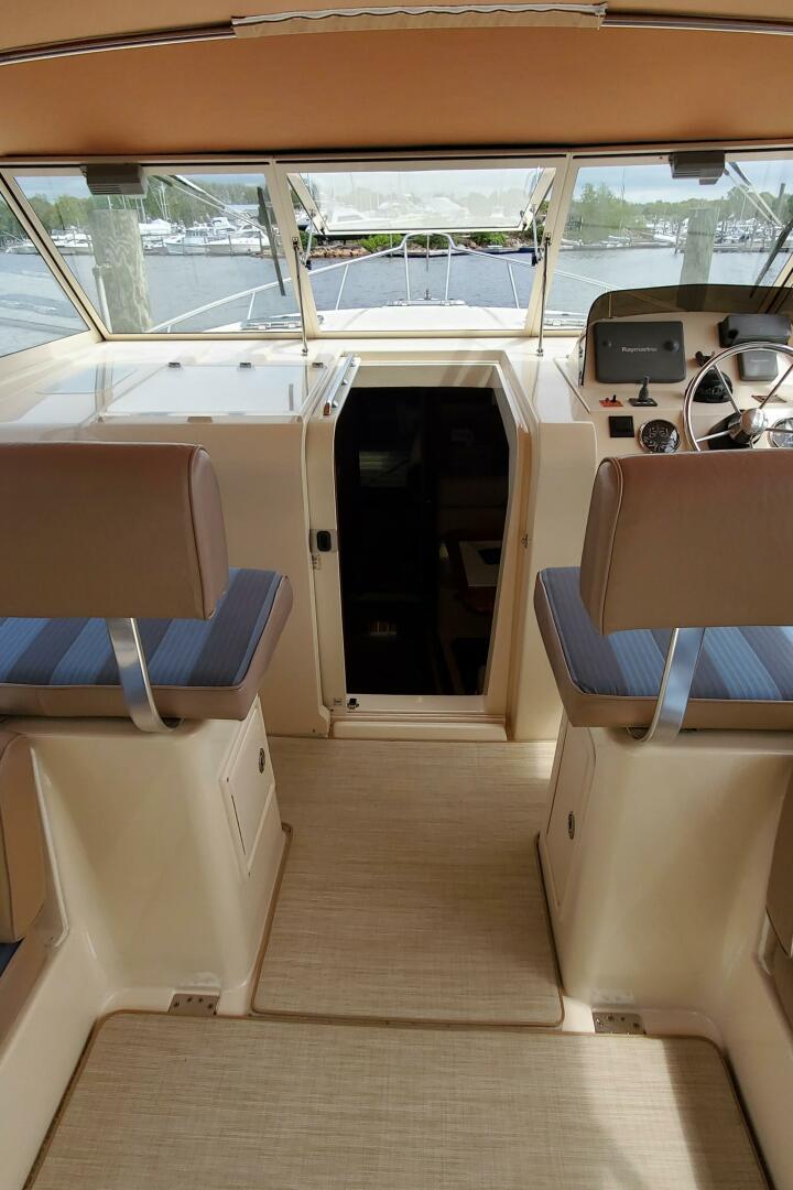 Slide: The Image of Mainship 34 Pilot Rum Runner Classic 2006 - 5320403