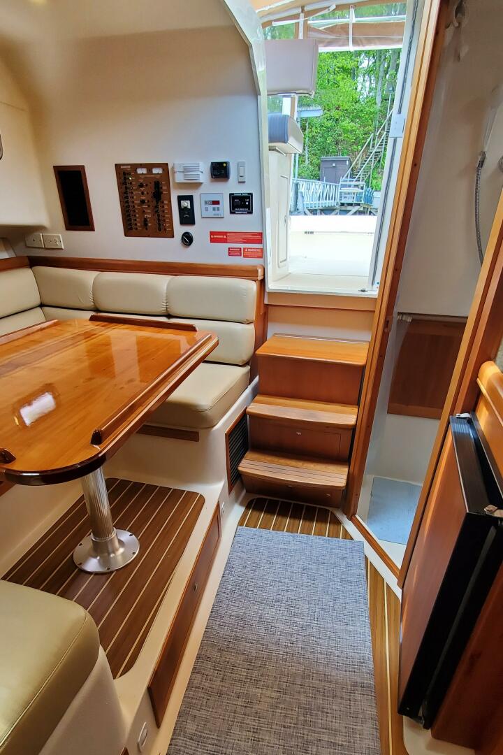 Slide: The Image of Mainship 34 Pilot Rum Runner Classic 2006 - 5320425