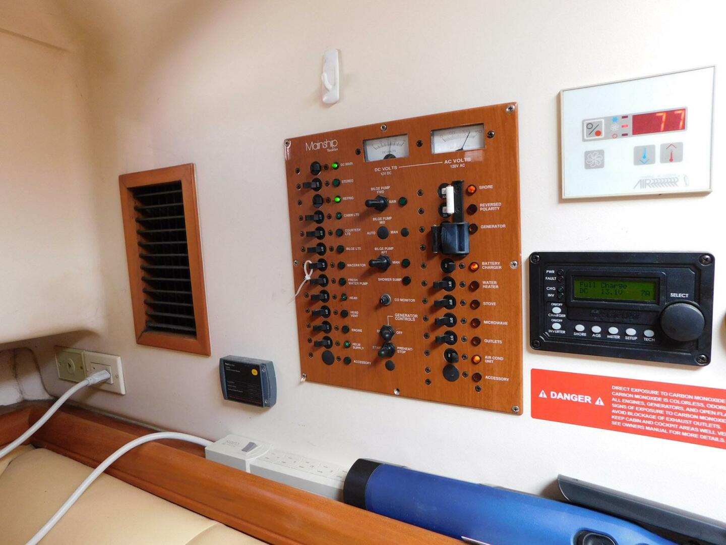 Slide: The Image of Mainship 34 Rum Runner II 2005 - 5251906